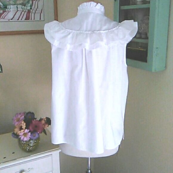 H & M White Ruffly Blouse - Picture 4 of 7